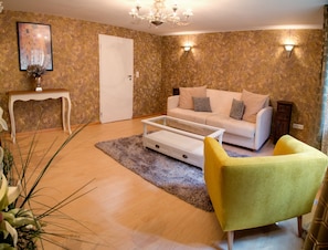 Deluxe Apartment, 1 Bedroom | Living room