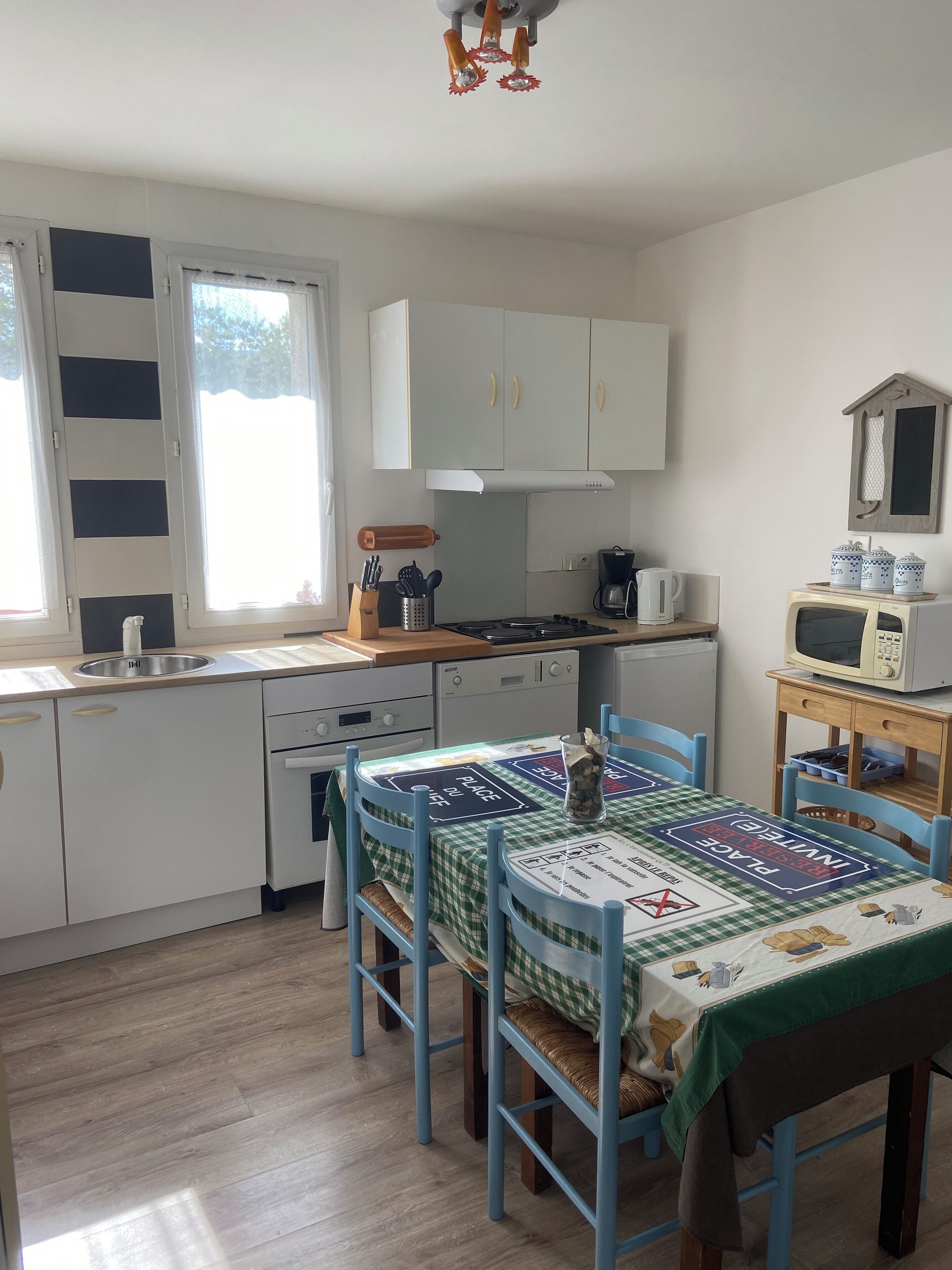 Suite Studio Ville | Cuisine privée | Micro-ondes, four, grille-pain, congélateur