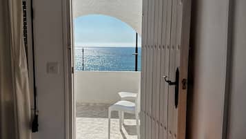 Mobiliari individual, cortines opaques i roba de llit