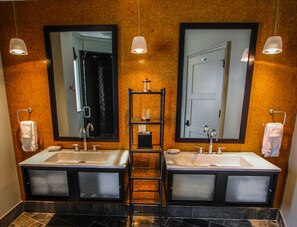 Luxury Condo, 3 Bedrooms, Courtyard View, Courtyard Area | Bathroom | Combined shower/bathtub, free toiletries, towels - Rosemary Beach Rentals by Counts-Oakes (Panama City Beach)