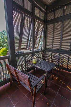 Appart'hôtel Luxe, 3 chambres, vue cour intérieure, côté cour intérieure | Terrasse/Patio