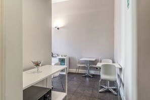 Food court - Guest House Cavour 278 (Rome)