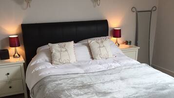 Cottage Deluxe, 3 phòng ngủ | 3 phòng ngủ, bộ đồ giường cao cấp, bàn, bàn ủi/dụng cụ ủi quần áo