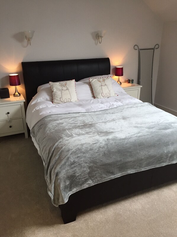 Deluxe Cottage, 3 Bedrooms | 3 bedrooms, premium bedding, desk, iron/ironing board