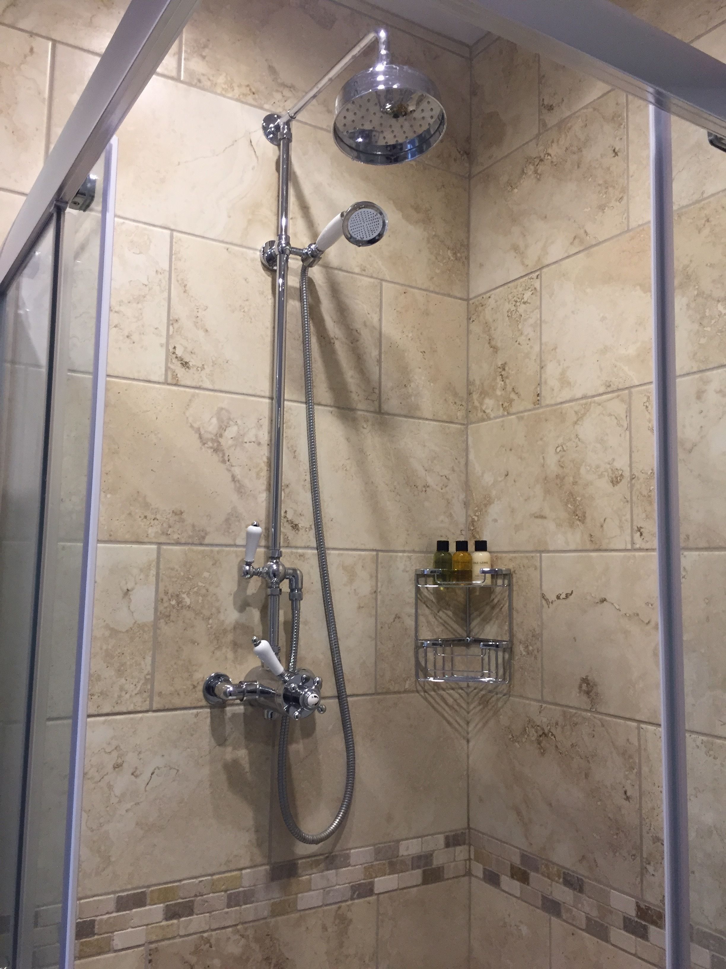 Deluxe cottage, 3 slaapkamers | Badkamer | Een douche, gratis toiletartikelen, een haardroger