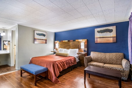 Comfort Room, 1 Queen Bed | Blackout drapes, free WiFi, bed sheets