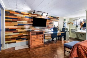 Cortinas blackout, wifi gratis y ropa de cama 