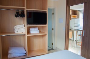 1 bedroom, blackout drapes, cribs/infant beds