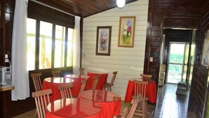Bao gồm bữa sáng buffet hàng ngày 