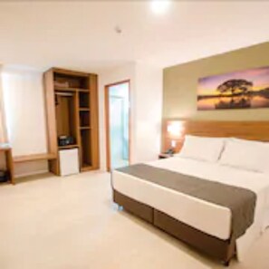 Double Room (Master) | Minibar, in-room safe, desk, blackout drapes - Bristol Umarizal Belem (Belém)