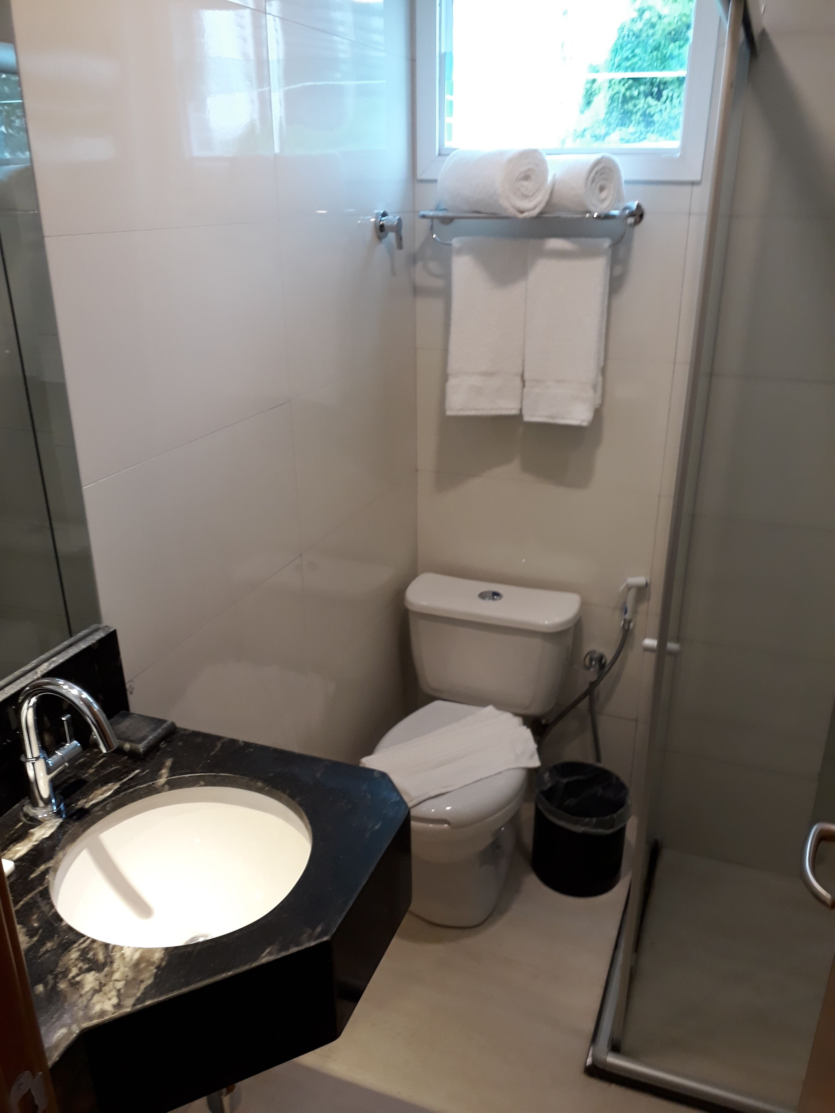superior room (twin) | bathroom | shower, free toiletries, towels