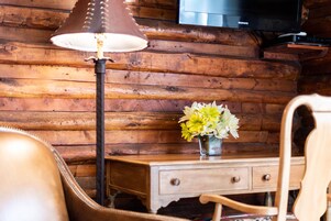 Signature Cabin, Kitchen, Courtyard Area | View from room