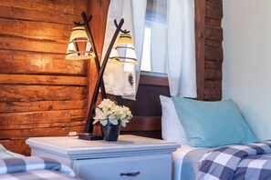 Premium bedding, down duvets, pillow-top beds, soundproofing - Log Cabin Motel (Pinedale)