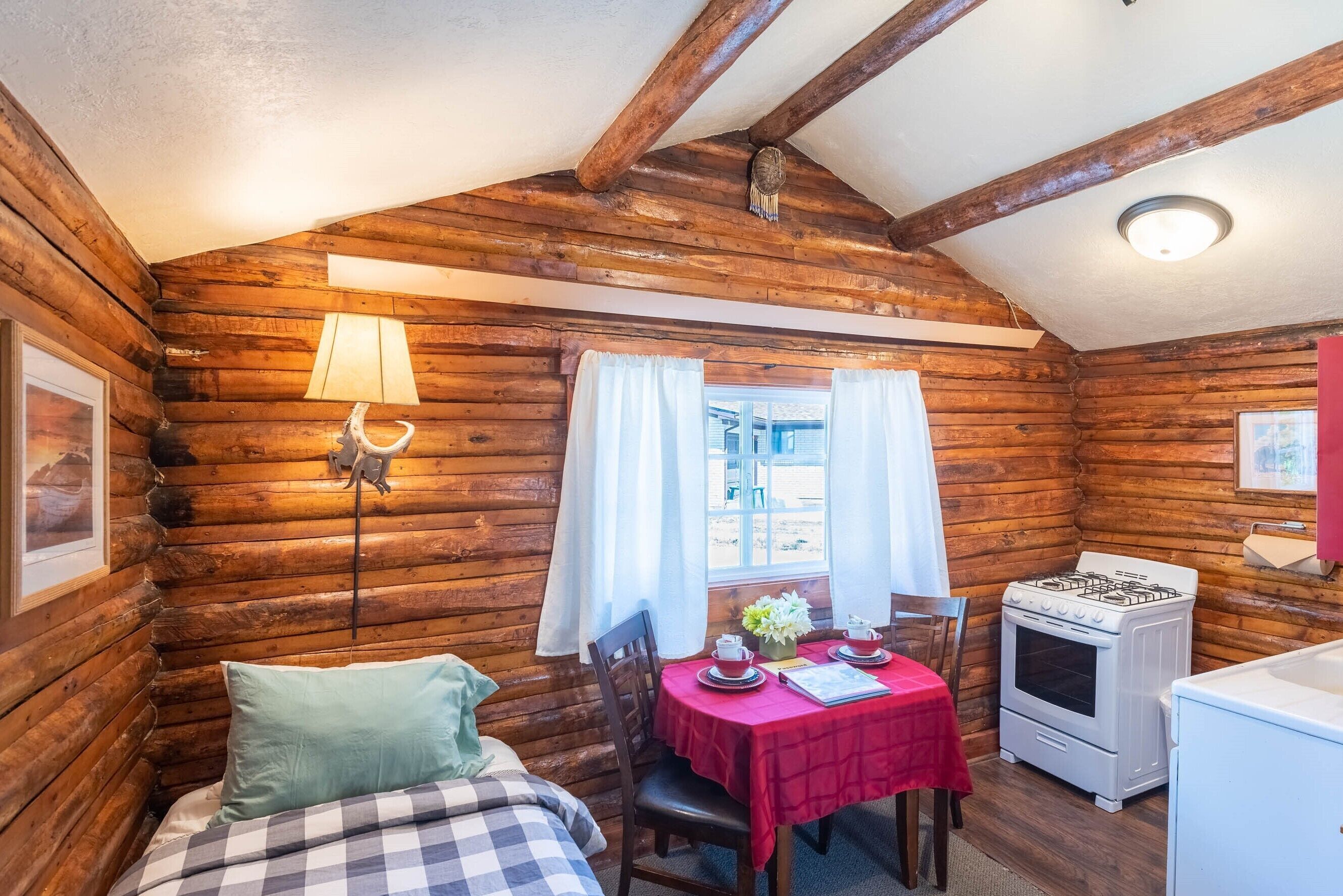 Signature Cabin, Kitchen, Courtyard Area