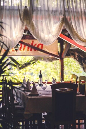 Outdoor dining - Vila Vrbas (Banja Luka)
