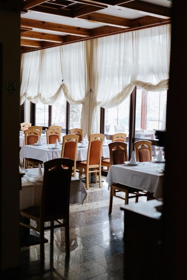 Dining - Vila Vrbas (Banja Luka)