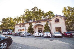 Unclassified image, 4 of 74, button - Vila Vrbas (Banja Luka)