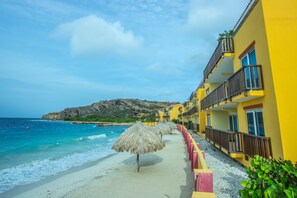 Private beach, white sand - Palapa Beach Resort (Jan Thiel)