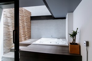 Apartment Loft, Jacuzzi | 1 dormitorio, minibar, escritorio y tabla de planchar con plancha