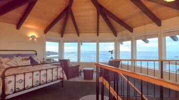 Cliff House at Otter Point | 1 phòng ngủ, bàn, bàn ủi/dụng cụ ủi quần áo