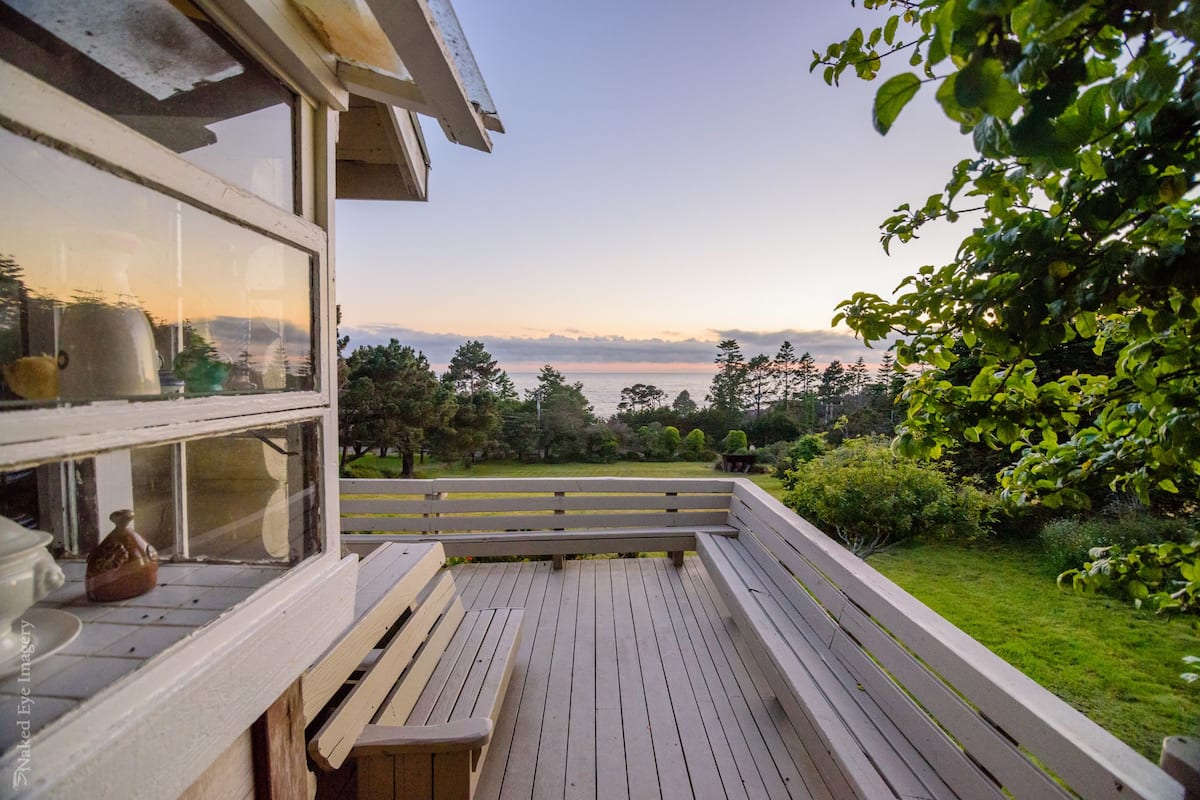 Classic Bungalow, 2 Queen Beds, Ocean View, Sea Facing