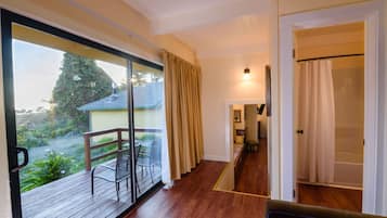 Standard Suite, 1 King Bed with Sofa bed | Premium bedding, desk, iron/ironing board, free WiFi