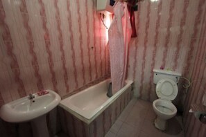Silver Conference | Bathroom | Towels - Sylva Link Hotel (Lagos)