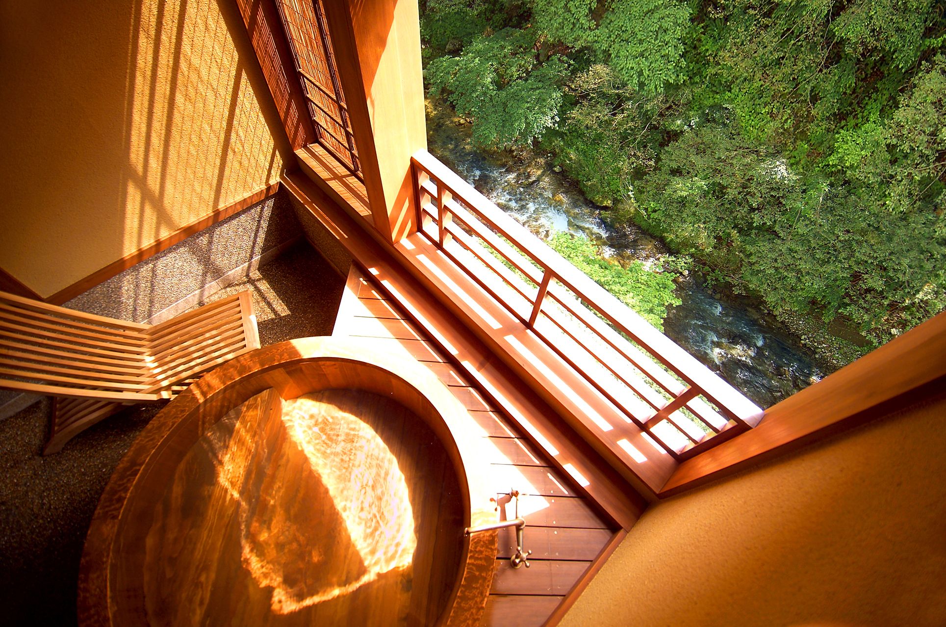 Habitación tradicional, para no fumadores, vista a la montaña | Baño | Tina y regadera independientes y tina con aguas termales 