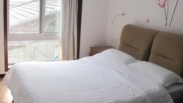 Double Bed Room | Desk, free WiFi