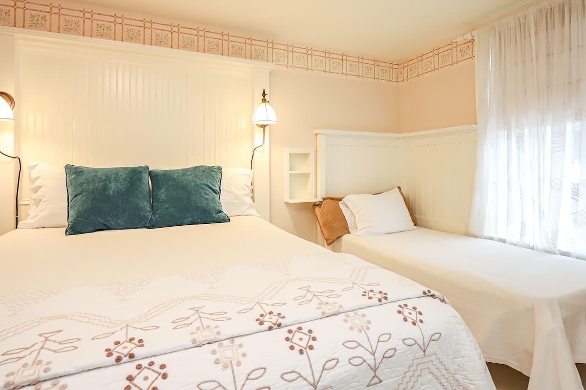 superior triple room, ensuite (queen/twin combination) | 1 bedroom