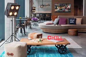 43 inci sebuah televisyen pintar dengan digital, TV, Netflix