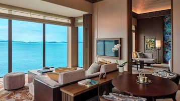 Villa, 1 soverom, ved havkanten (Balcony) | Oppholdsområde | En 55-tommers LED-TV med Parabol-TV samt TV