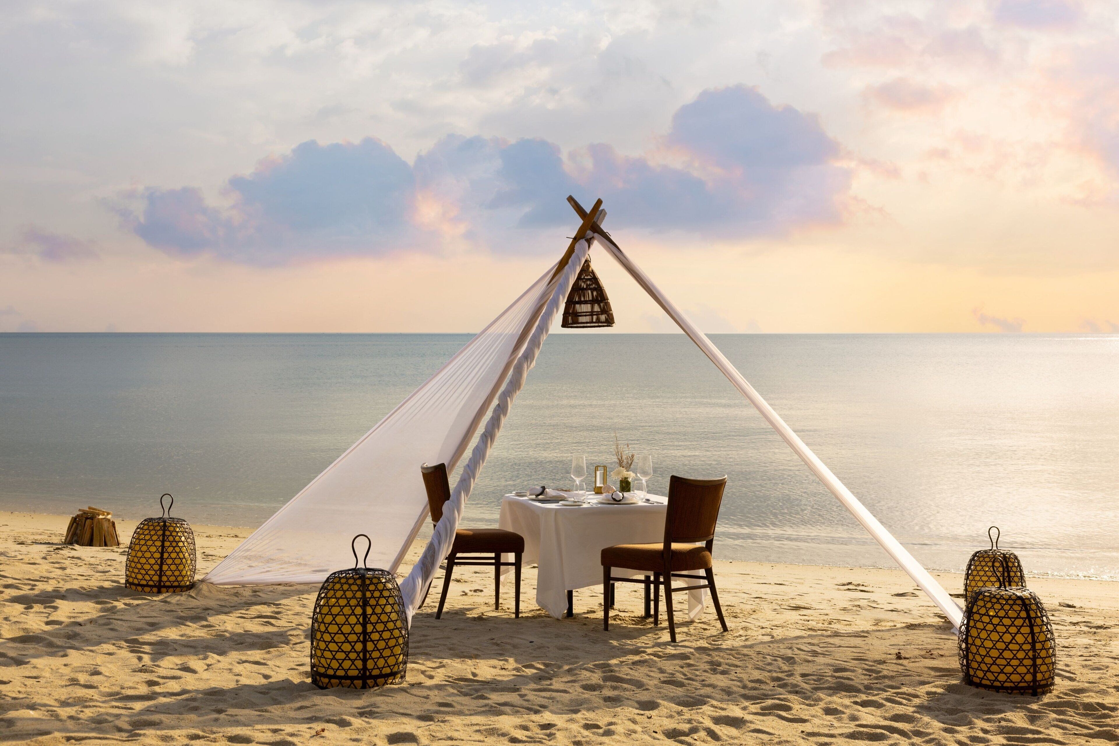 3 restaurants; breakfast, lunch, and dinner served