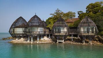 Sauna, hot tub, steam room, Turkish bath, body treatments, aromatherapy