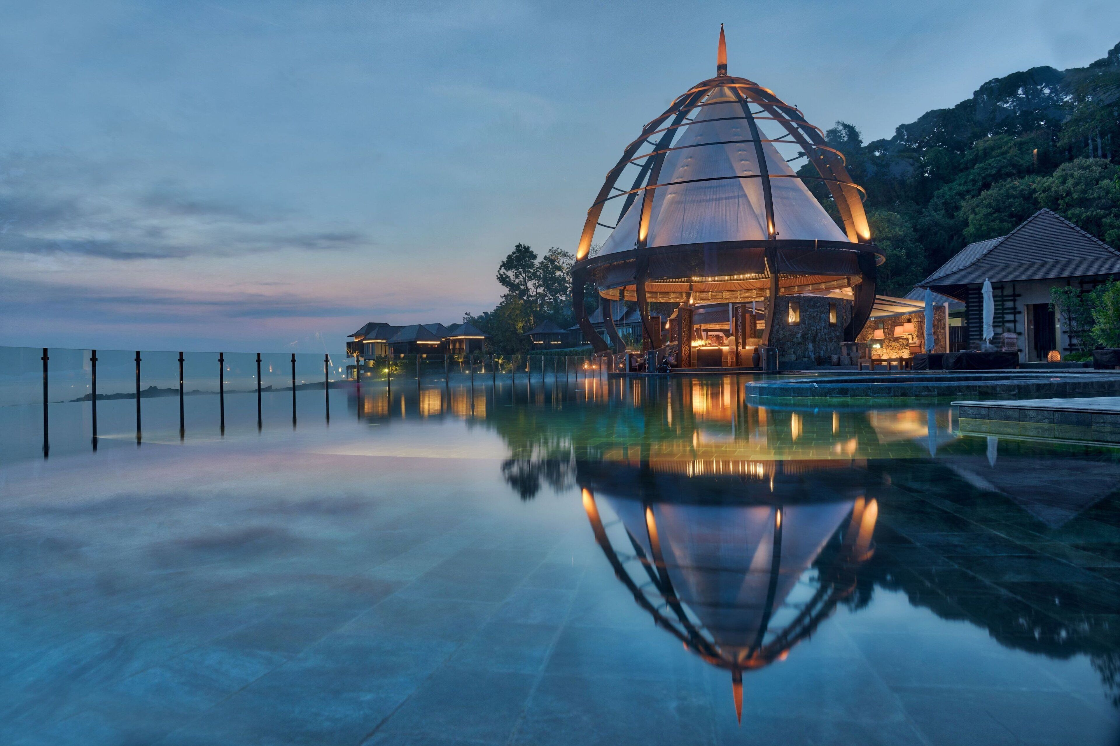 3 outdoor pools, open 7 am to 7 pm, free pool cabanas, pool umbrellas