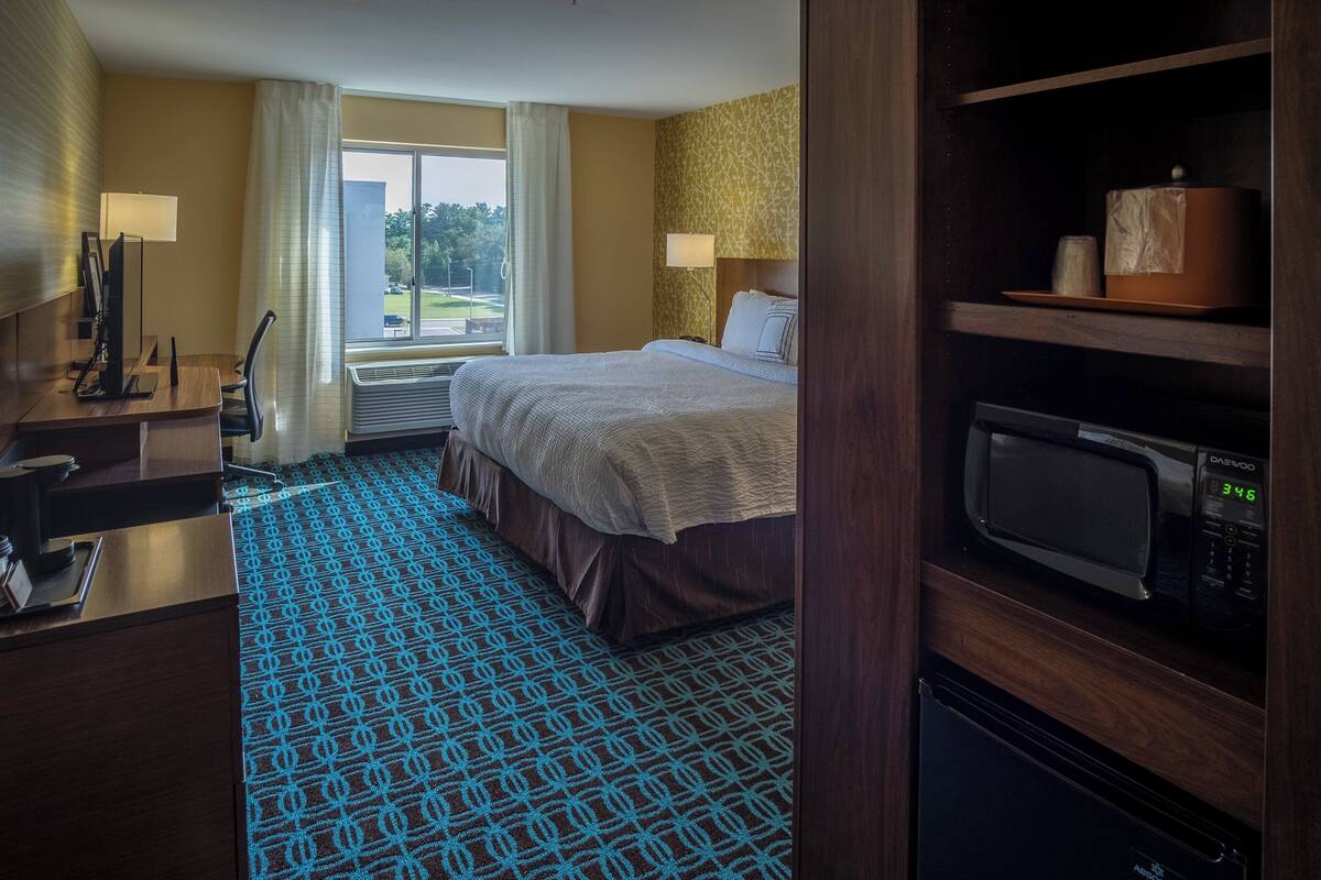 in-room safe, iron/ironing board, free wifi, alarm clocks