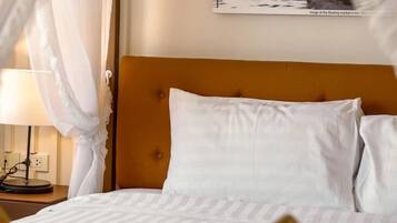 Luxury Studio Suite | Minibar, in-room safe, desk, blackout curtains