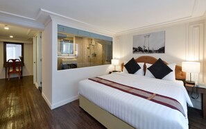 Deluxe Double Room, 1 King Bed | Minibar, in-room safe, desk, blackout drapes