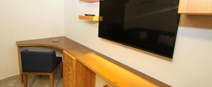 Superior Apartment, 1 Bedroom | In-room business centre - The Royal Luxury Apartments & studios (Amman)