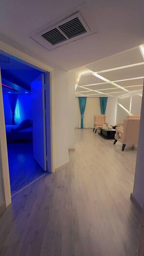 Suite Royal | Minibar, caja fuerte, escritorio y sistema de insonorización