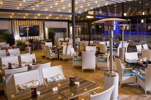 Outdoor pool - Harir palace Hotel (Amman)