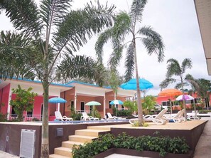 Sun deck - At Night Airport Resort (Sa Khu)