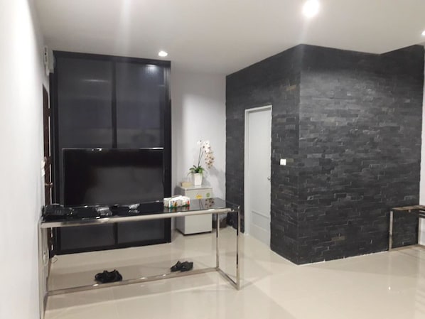 Family Room with Balcony | Room amenity