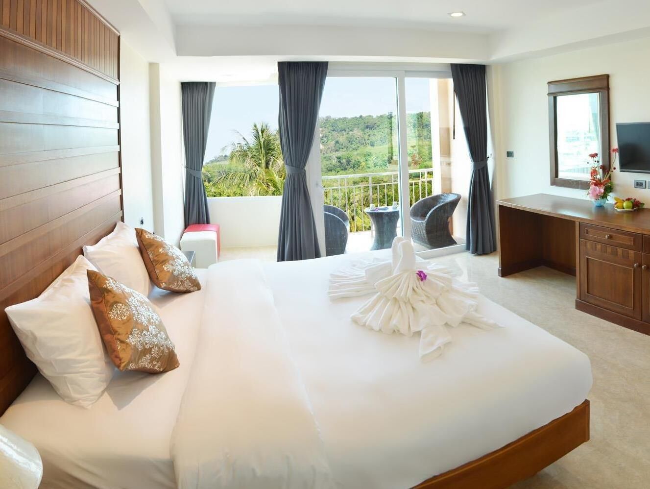 Iron/ironing board, free WiFi, bed sheets, wheelchair access