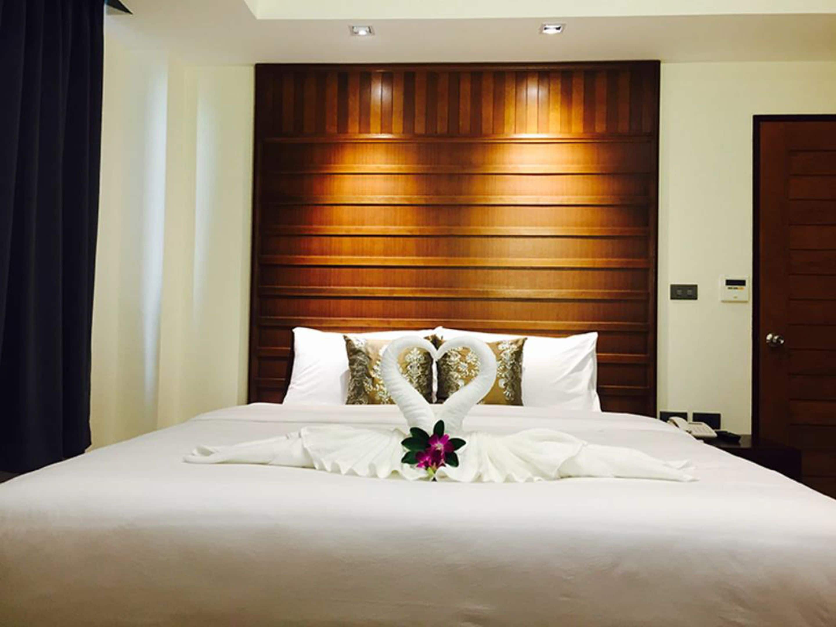 standard double room (free roundtrip airport transfer) | iron/ironing board, free wifi, bed sheets, wheelchair access