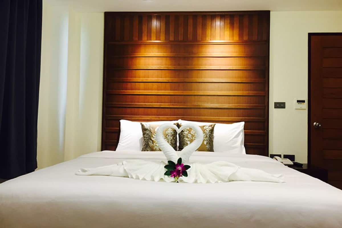 standard double room (free roundtrip airport transfer) | iron/ironing board, free wifi, bed sheets, wheelchair access