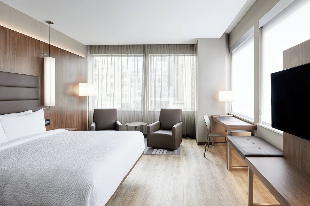 Room, 1 King Bed, Corner