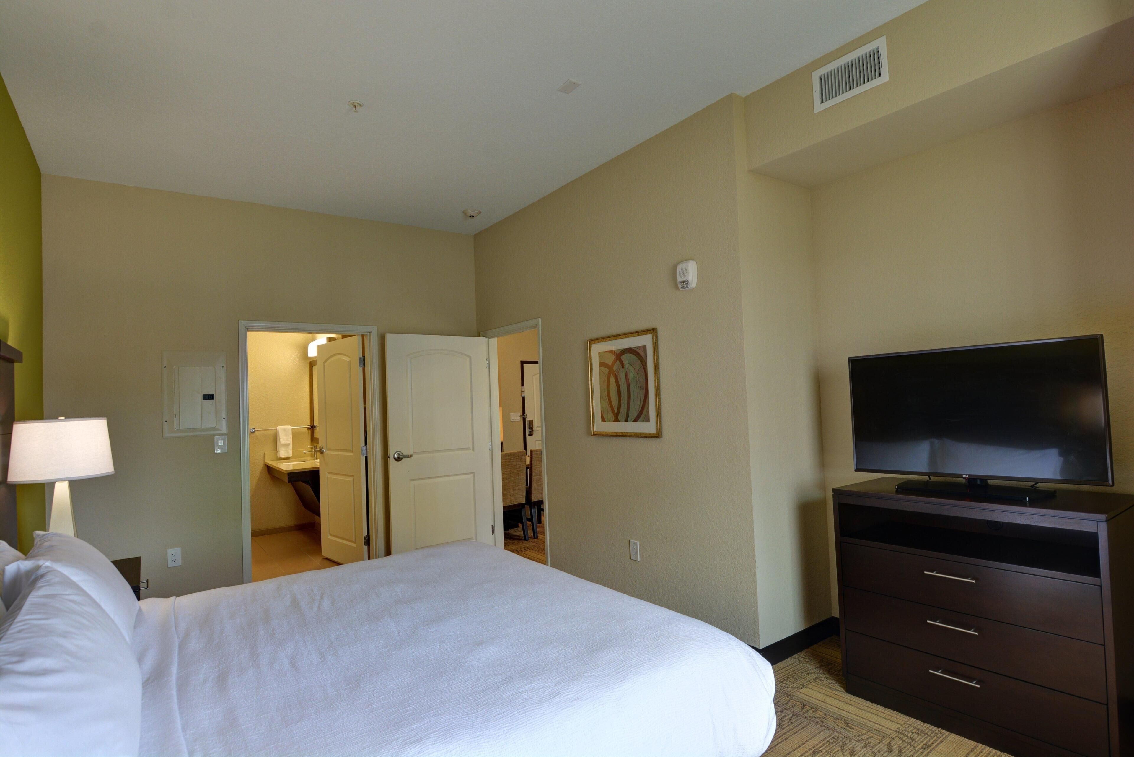 In-room safe, desk, free WiFi, bed sheets