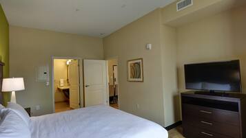 In-room safe, desk, free WiFi, bed sheets