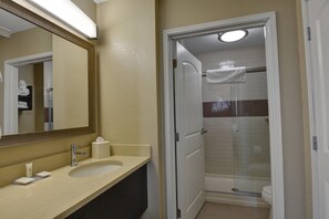Bathroom - Staybridge Suites Lakeland West (Lakeland)
